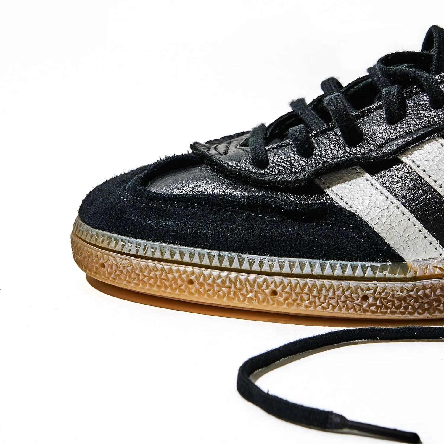 Adidas x INVINCIBLE Handball Spezial