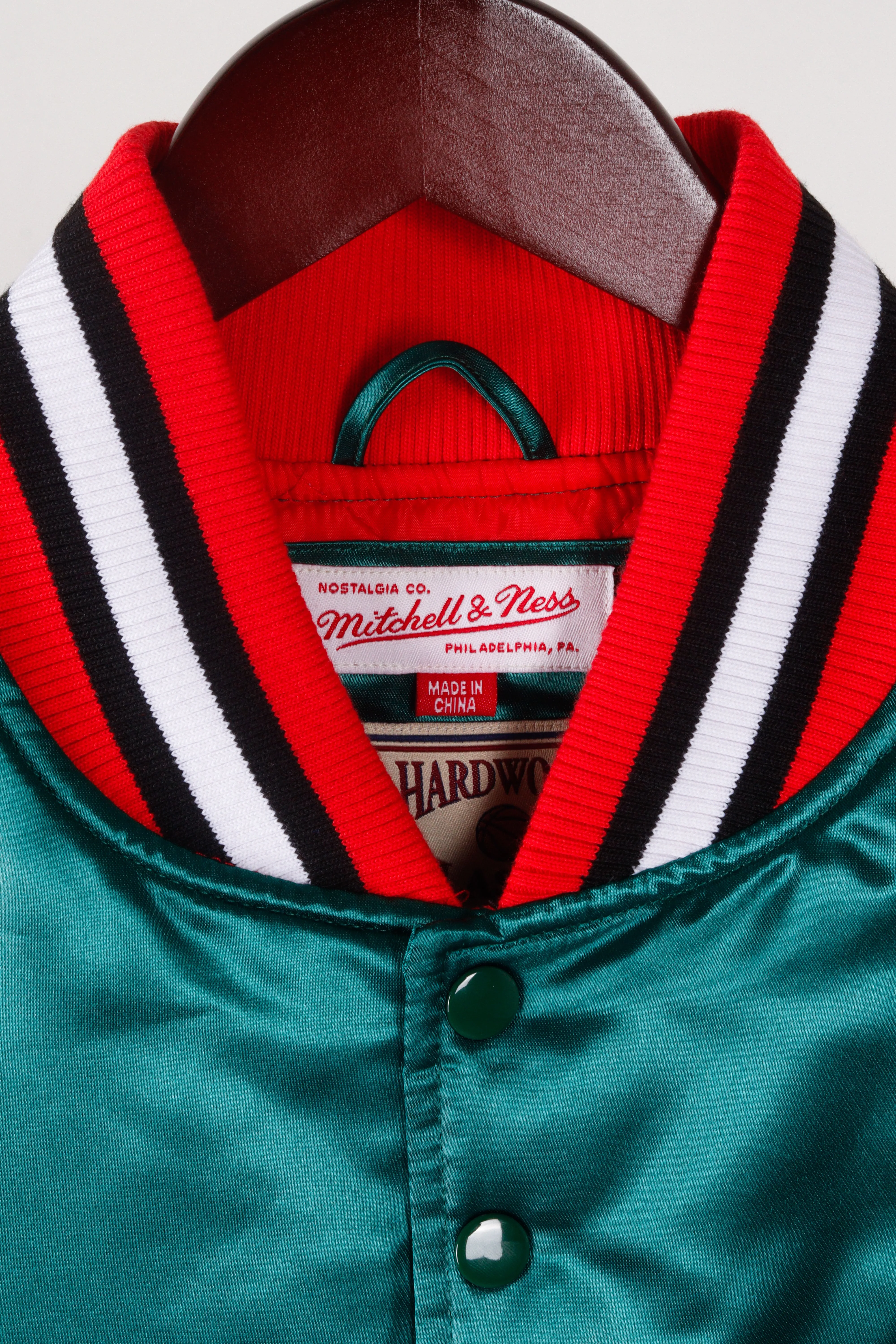 Mitchell & Ness 'Chicago Bulls Script Logo' Lightweight Satin Jacket Green (2018)