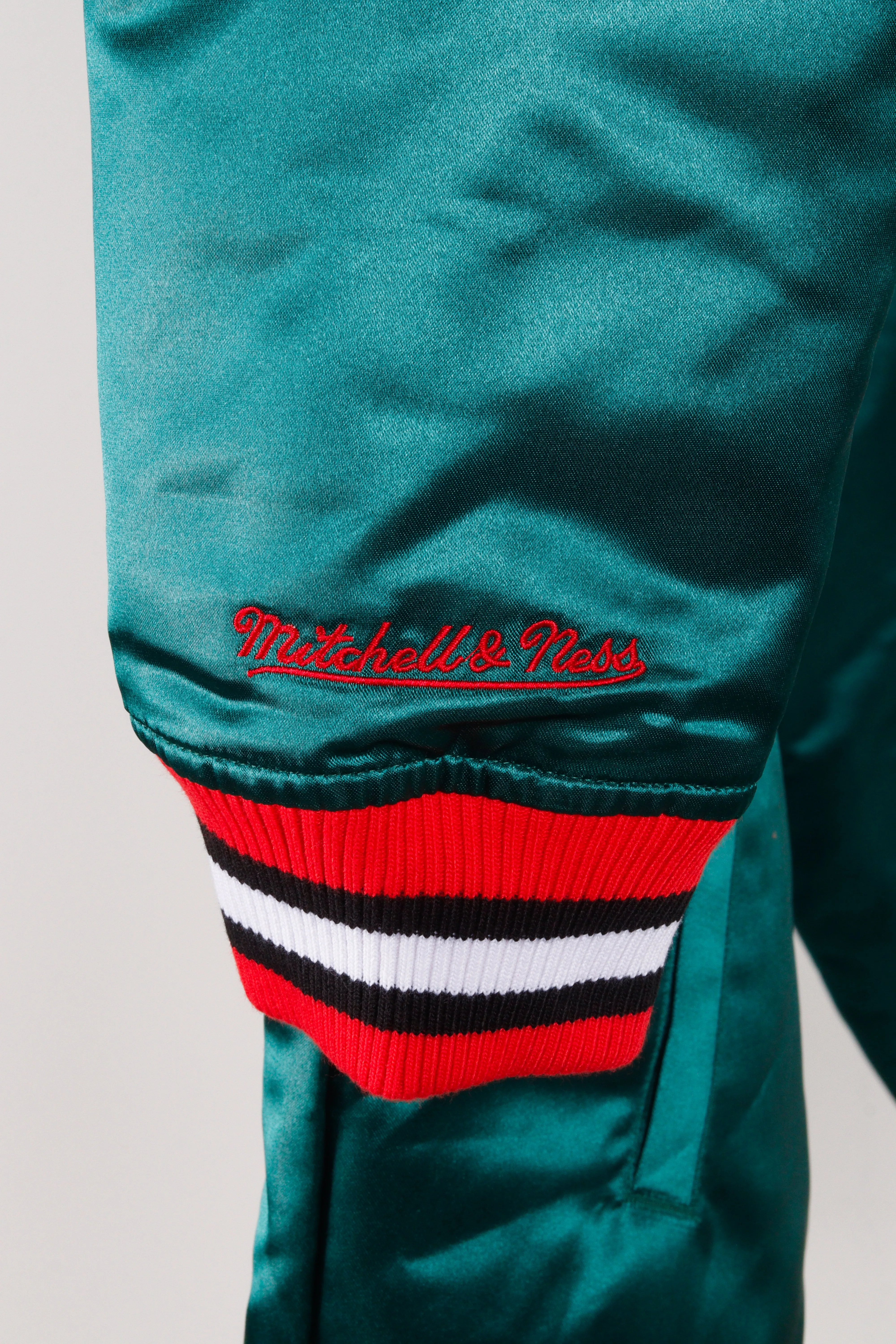 Mitchell & Ness 'Chicago Bulls Script Logo' Lightweight Satin Jacket Green (2018)